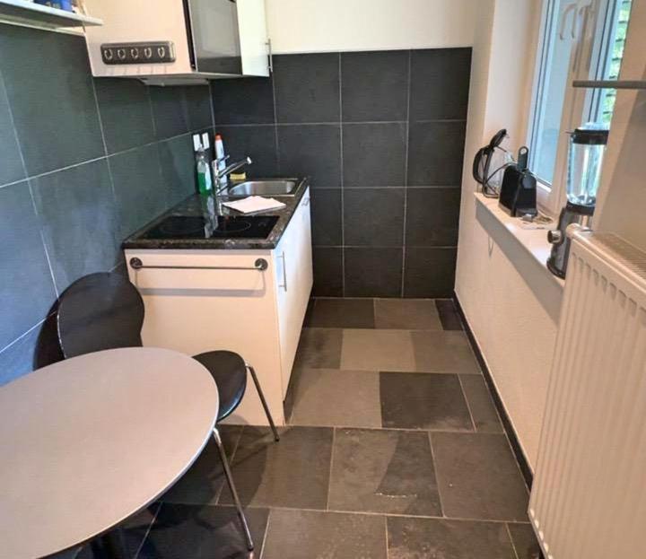 Cozy 1 Room Apartment In Zug Kültér fotó